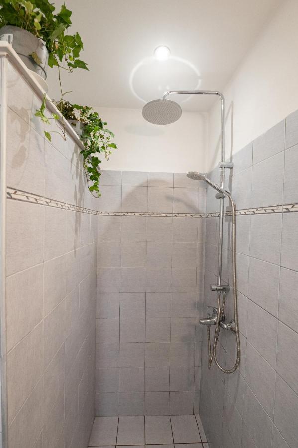 Sunny Yard Apartments Poros Town المظهر الخارجي الصورة